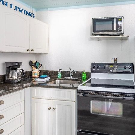 Bungalow 1 Minute From The Beach Suite #3 Енґлвуд Екстер'єр фото